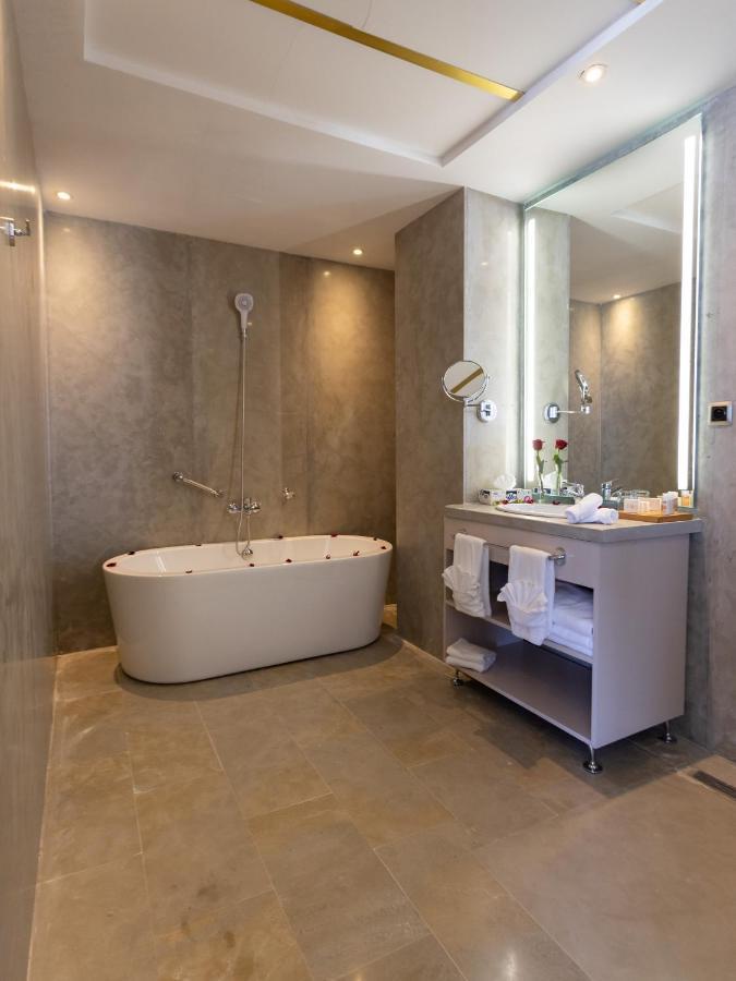 Mandarin Palace Hotel & Spa Танжер Екстериор снимка Bathroom