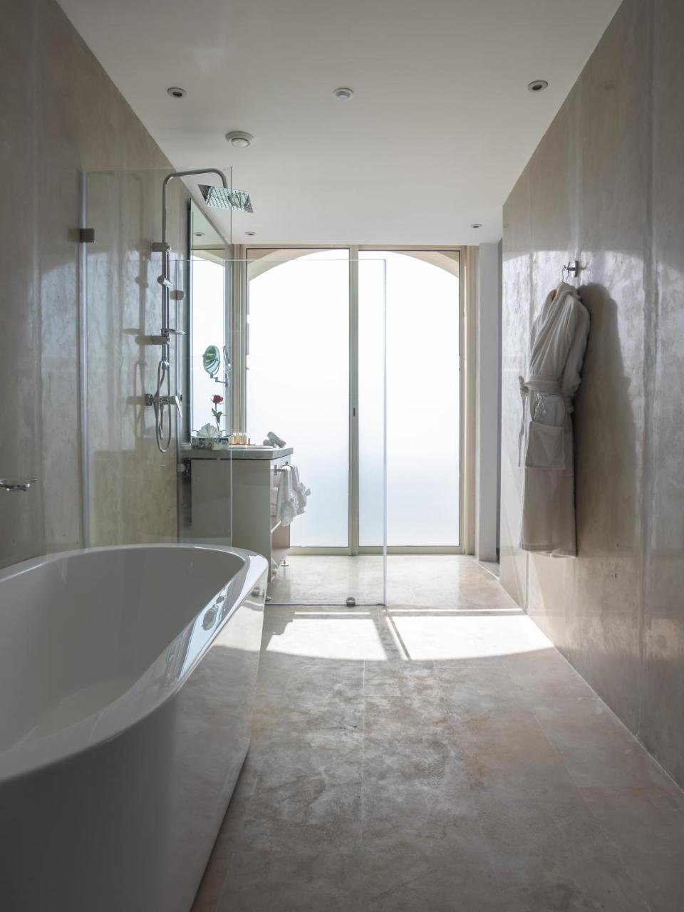 Mandarin Palace Hotel & Spa Танжер Екстериор снимка A modern bathroom
